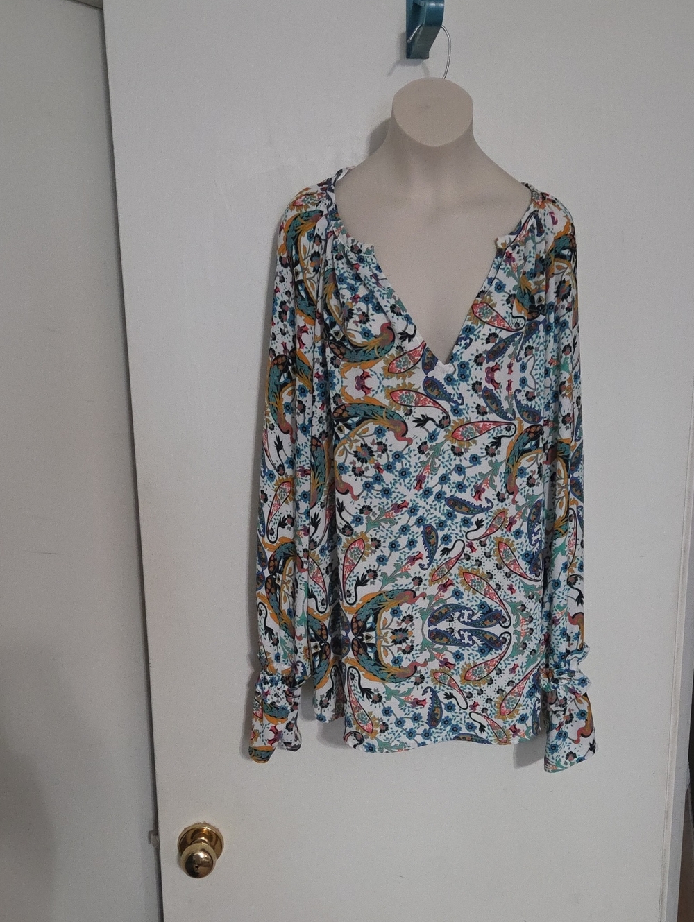 belle sky White Multi Paisley V-Neck Long Sleeve Blouse